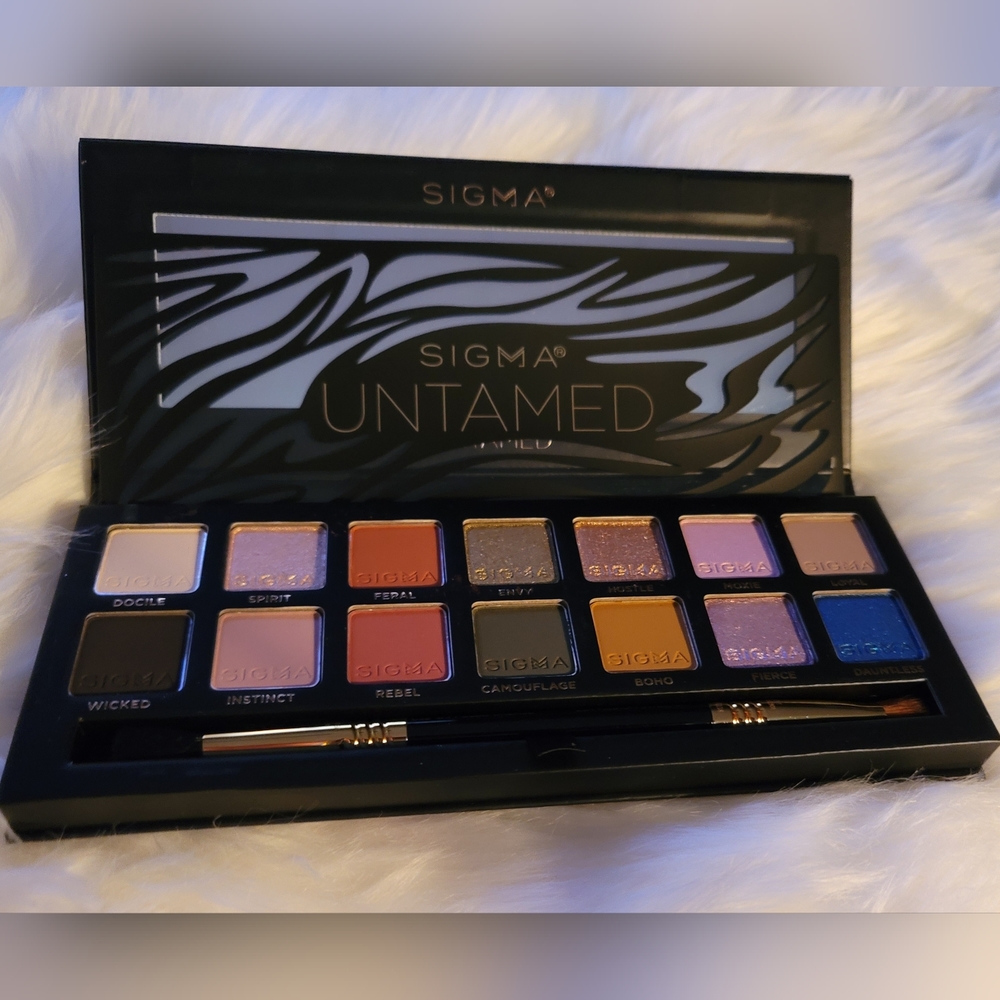 Sigma Beauty Eyeshadow Palette Untamed with Dual Ended Brush. Brand New 💎